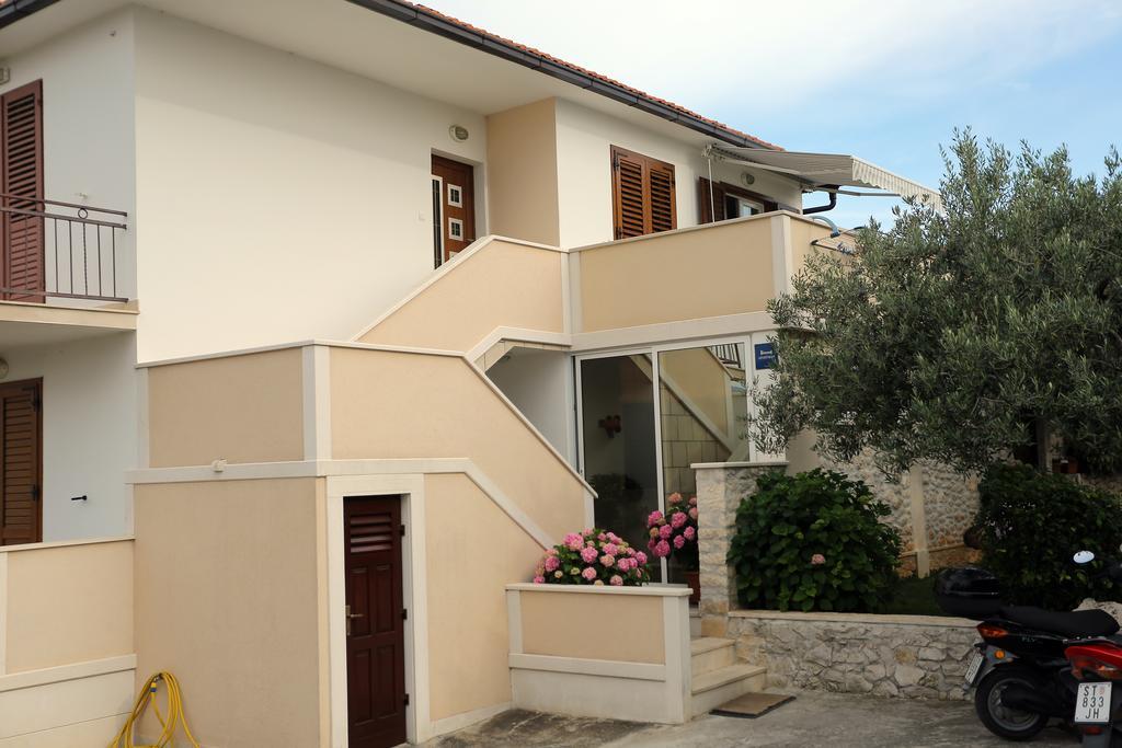 Apartment Andrea Супетар Экстерьер фото